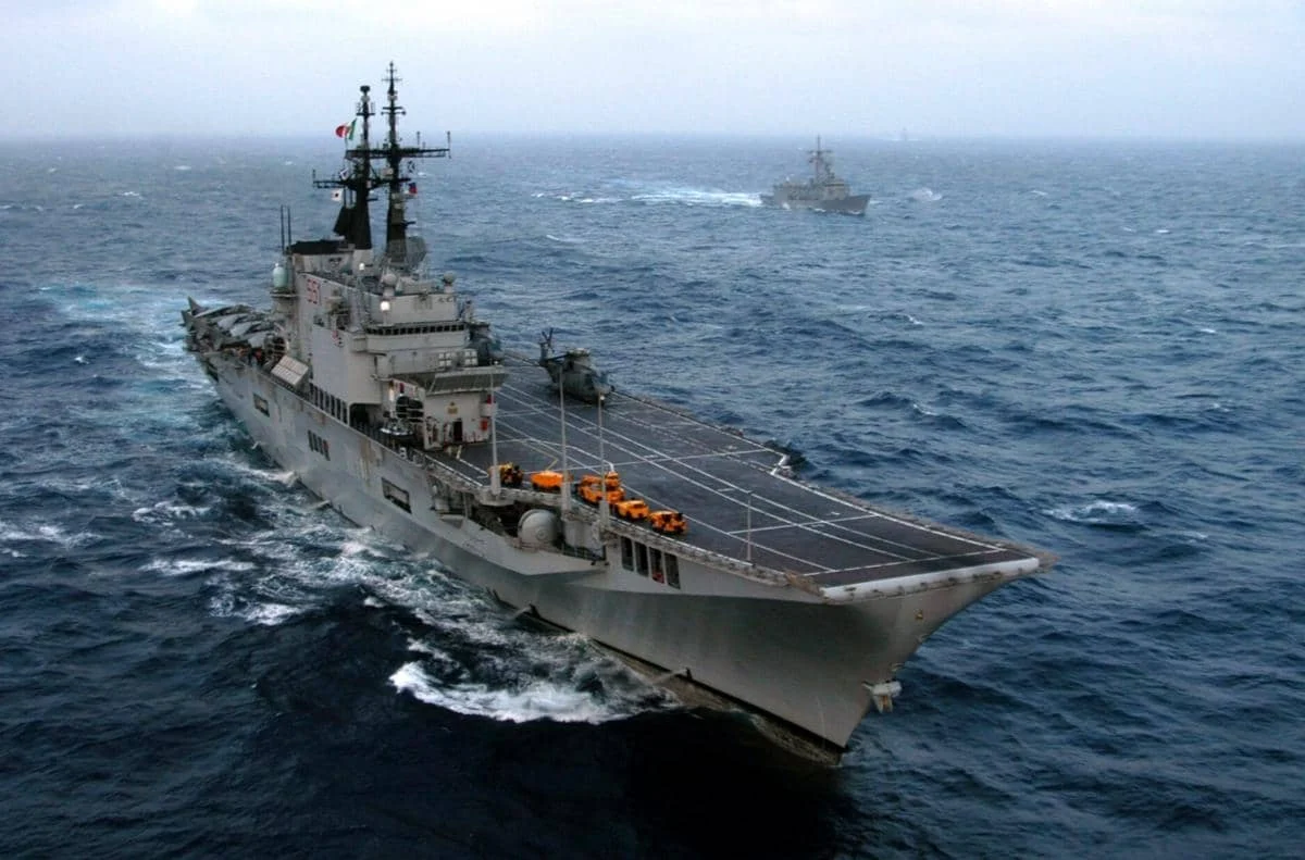 Kapal Induk Garibaldi TNI AL Siap Dukung Operasi Kemanusiaan dan Latihan Tri-Matra