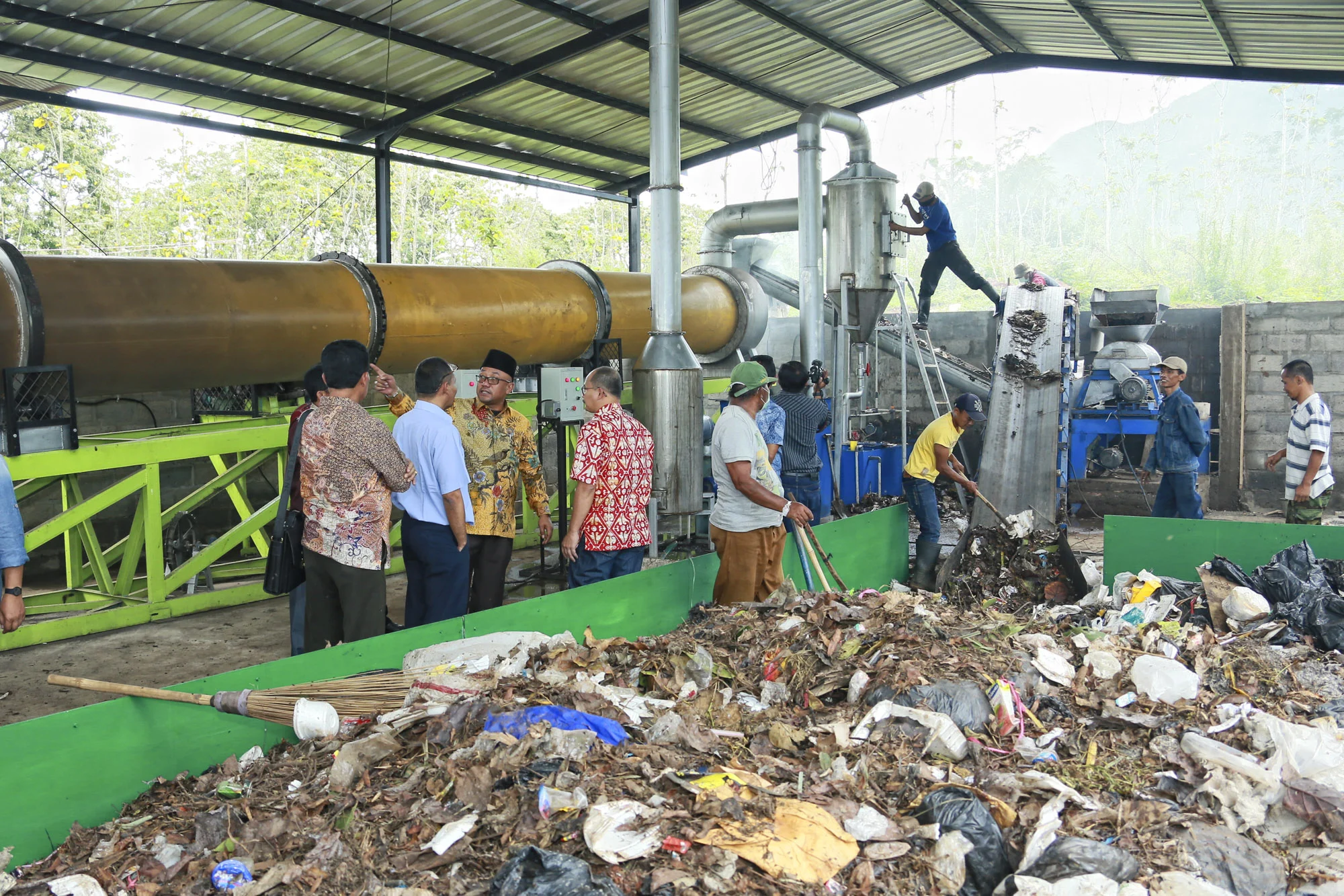 Kelurahan Paseban Kembangkan Pengolahan Sampah Plastik Berbasis Warga