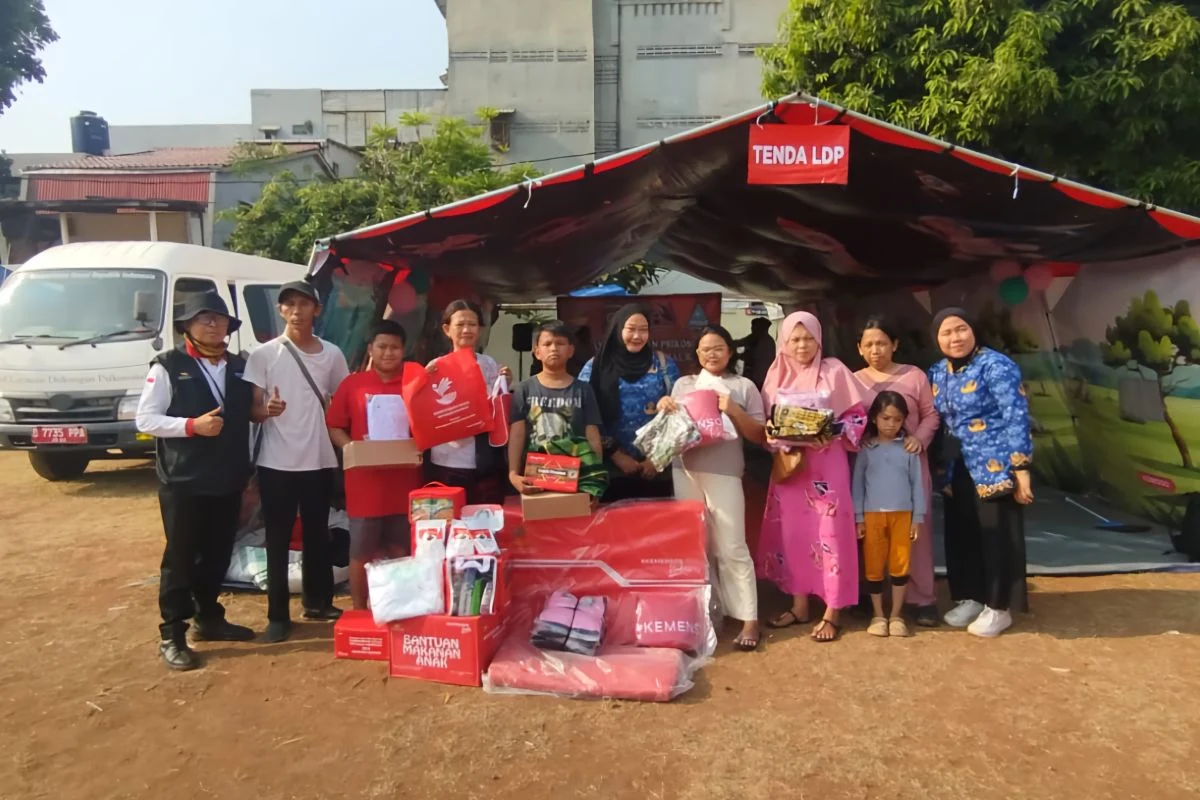 Kemensos Salurkan Bantuan untuk Korban Kebakaran di Kampung Adat Wisata Sade, Lombok