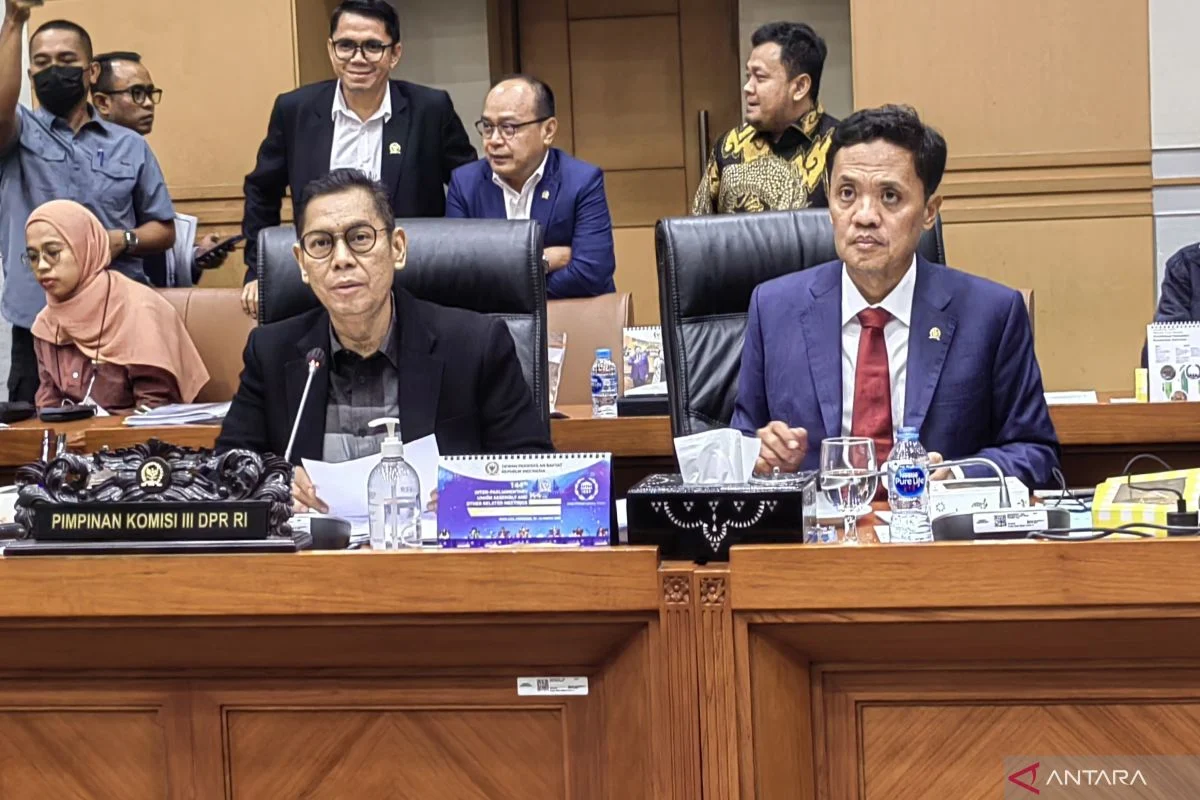 Ketua Komisi III DPR Tegaskan Tidak Ada Surat Presiden tentang Pergantian Kapolri