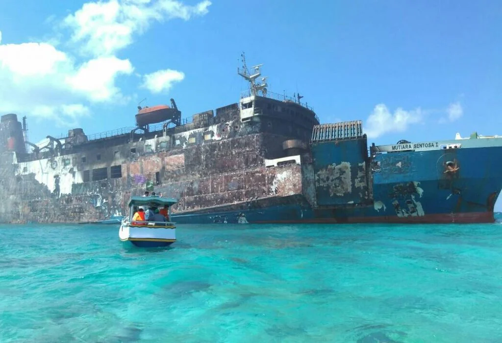 KMP Mutiara Sentosa 2 Terbakar di Perairan Sumenep, Jawa Timur