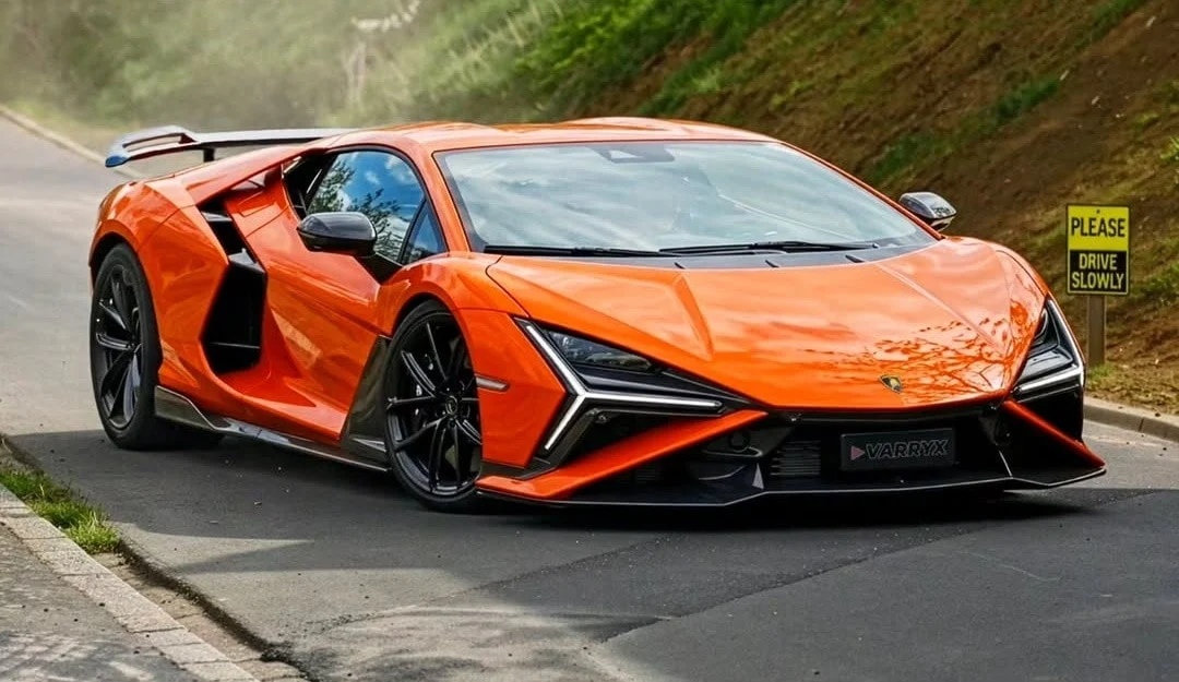 Lamborghini Revuelto SV Bikin Semua Merek Mobil Lain Sungkem