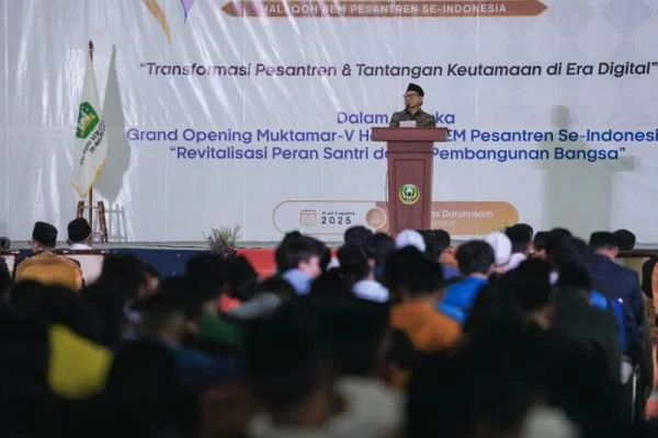 Menko PM Luncurkan Program 10.000 MCK untuk Pesantren di Seluruh Indonesia