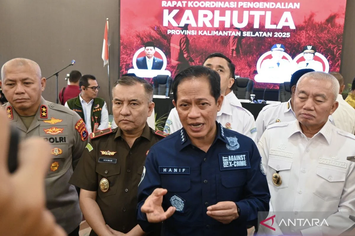 Menteri Kehutanan Tegaskan Penegakan Hukum Bagi Pelaku Karhutla di Kalimantan Selatan