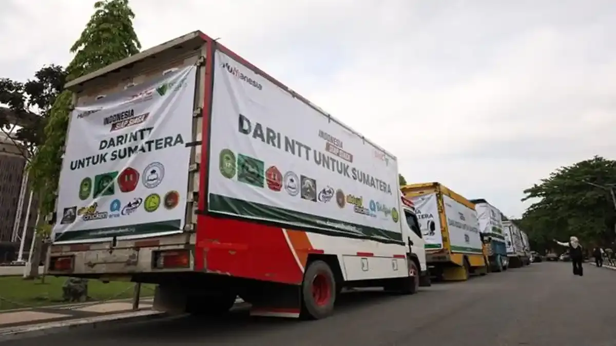 NTB Kirim 30 Truk Bantuan Kemanusiaan untuk Korban Gempa NTT