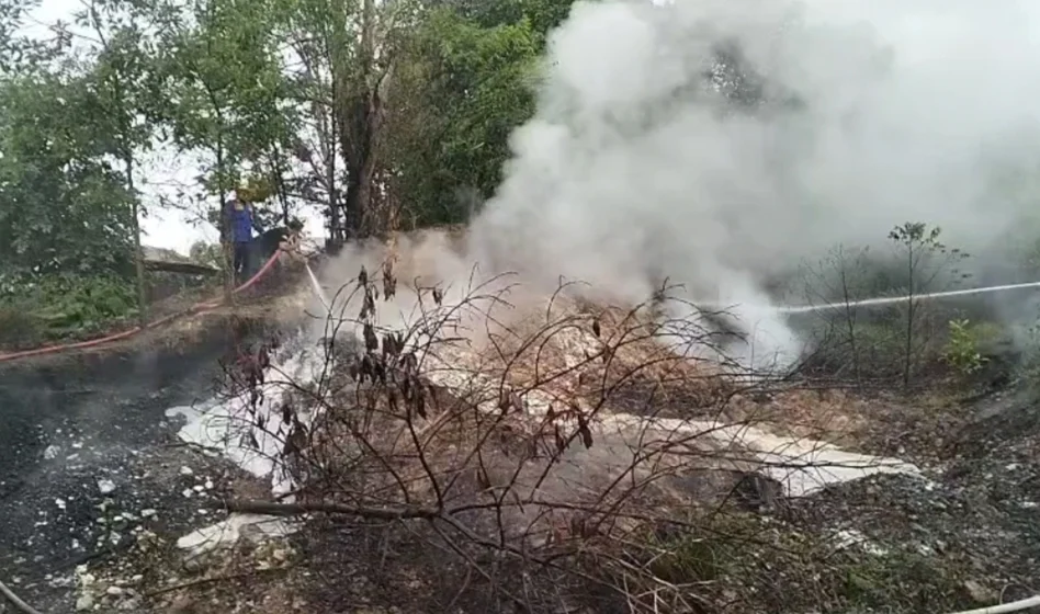 Pemkot Tarakan Tutup Jalan Utama ke Pantai Akibat Kebakaran Lahan Batu Bara