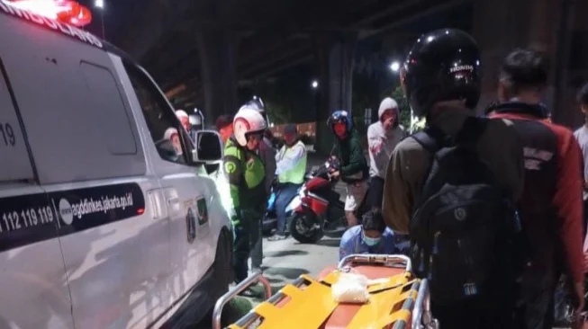 Pemotor Tewas Akibat Tertabrak Truk yang Menerobos Lampu Merah di Pasar Rebo