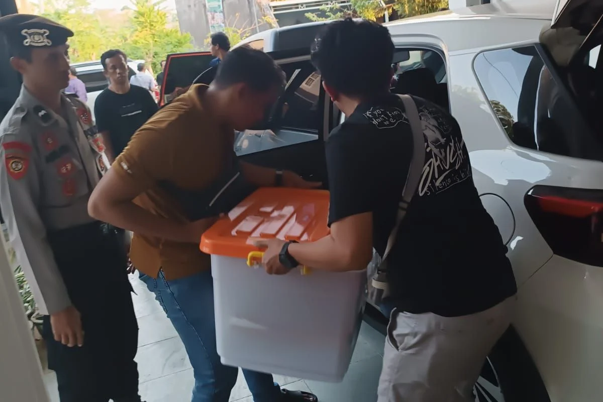 Polisi Temukan 3 Plastik Klip Bekas Sabu dalam Penggeledahan Rumah Aktor Revaldo Fifaldi