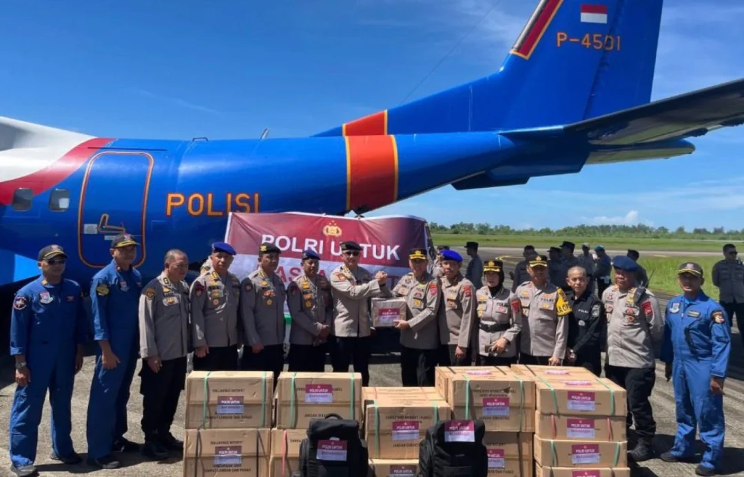 Polri Salurkan Logistik dan Oksigen untuk Dukungan Penanganan Karhutla