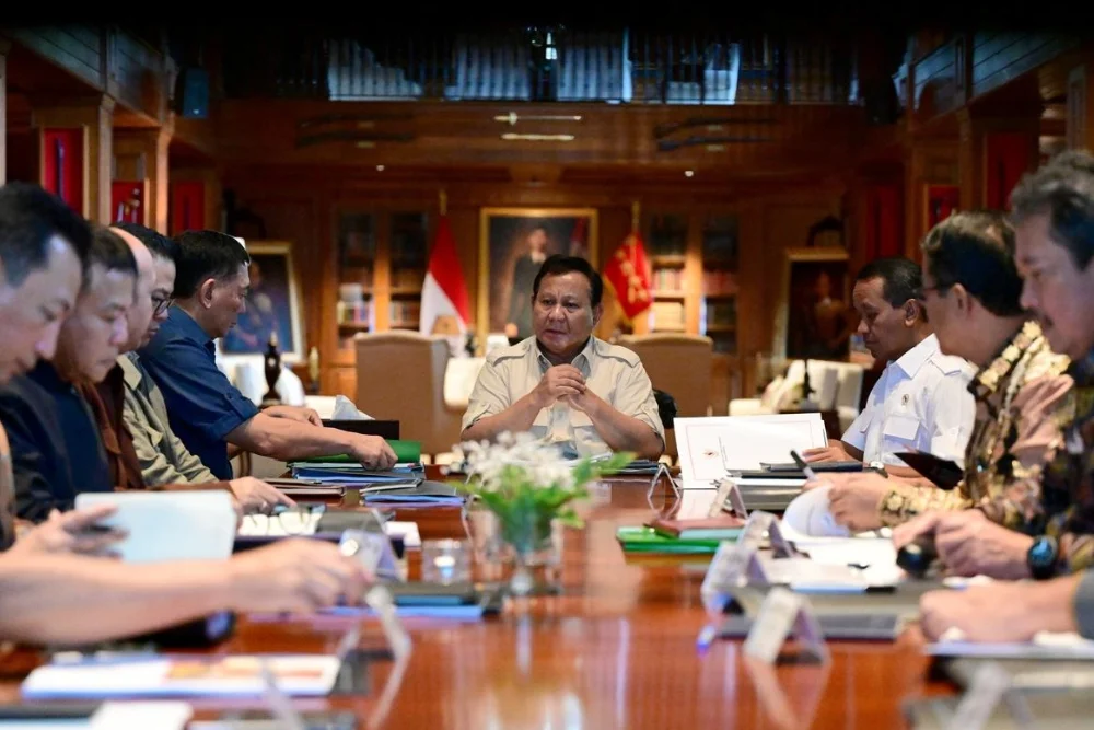 Prabowo Pimpin Rapat Tanggap Darurat Evaluasi Penanganan Karhutla dan Gempa NTT di Hambalang