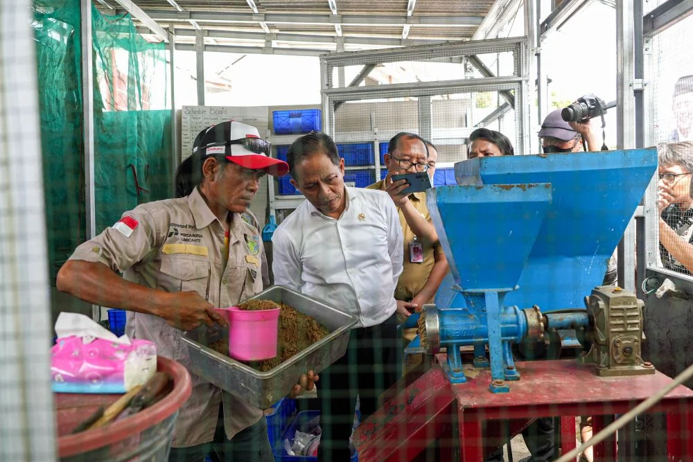 Sampah Ditukar Oli, Warga Gang Hijau Cemara Bangun Ekonomi Sirkular Bersama Pertamina Lubricants