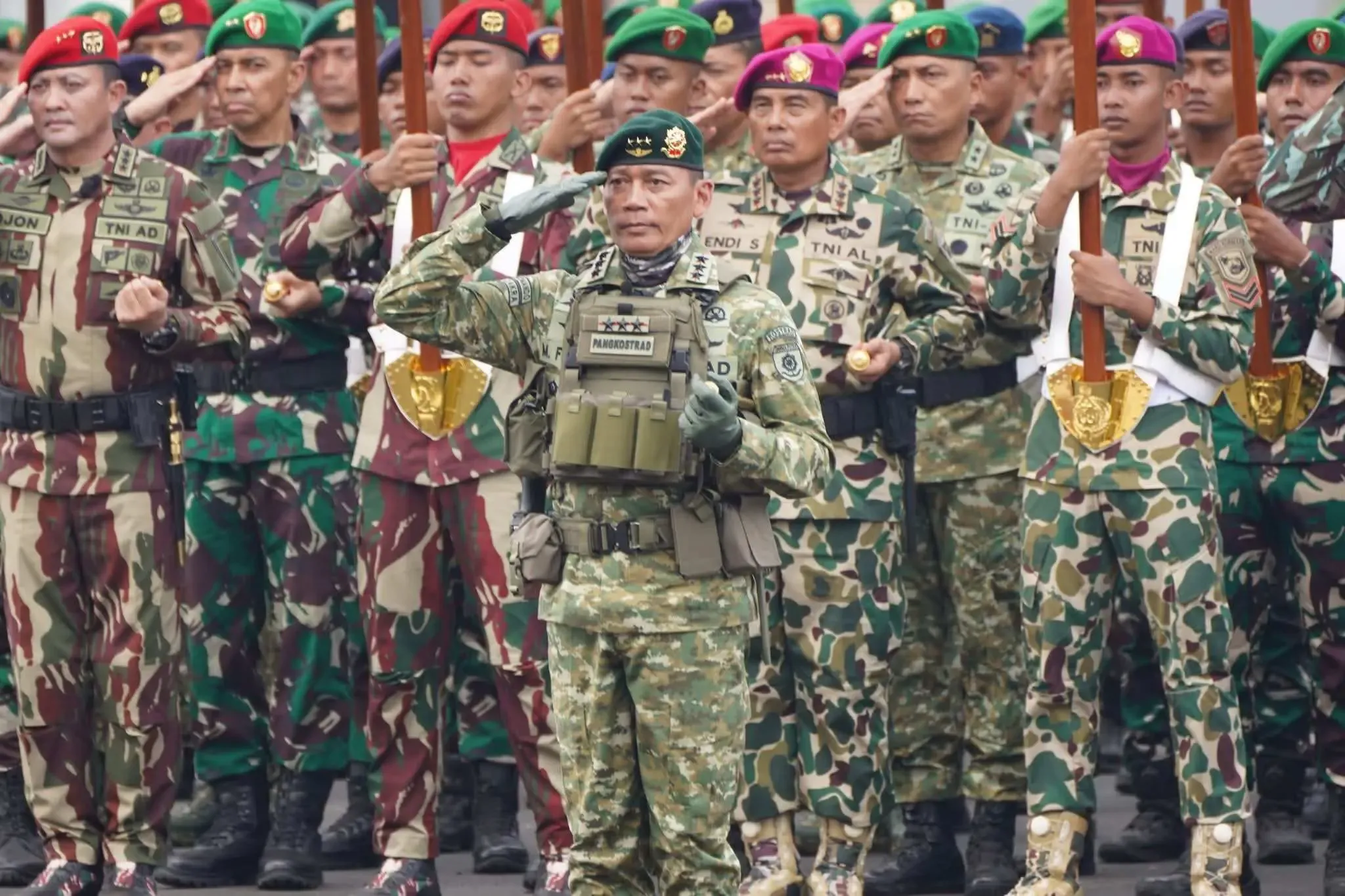 TNI Gerakkan 4.477 Prajurit dan 27 Alutsista sejak Hari Pertama untuk Bantu Penanggulangan Gempa di NTT