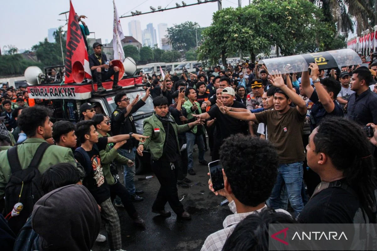 Usai Dirikan Tenda dan Bermalam, Massa Kembali Demo di PN Jakarta Timur