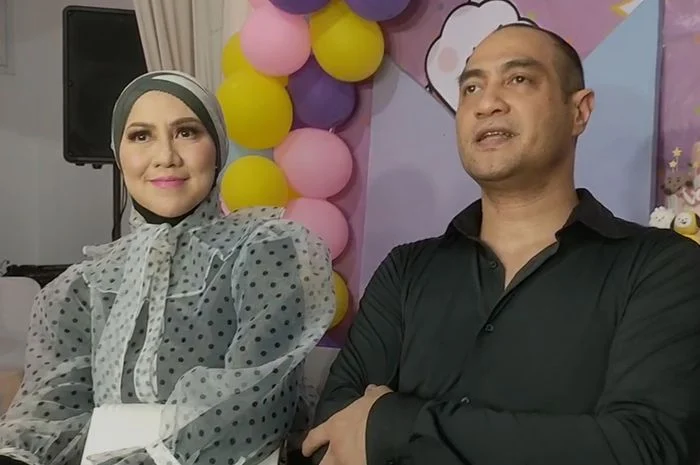 Venna Melinda Menangis Terharu Diterima Surat Cinta dari Putri Bungsunya Vania Athabina di Ulang Tahun ke-54